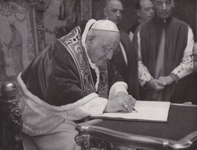 Paus Johannes XXIII legt in een korte brief de startdatum van het Concilie vast: 11 oktober 1962