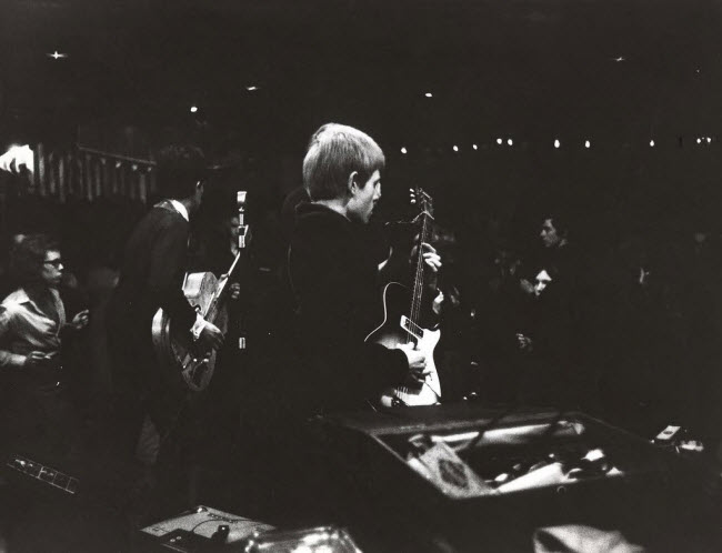 The Rolling Stones treden voor het eerst op in de Londense Marquee Club op 12 juli 1962