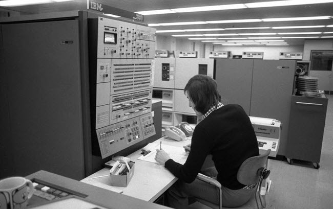 System/360 bij VW. Foto: Bundesarchiv B 145 Bild-F038812-0014, Wolfsburg, VW Autowerk, door Lothar Schaack